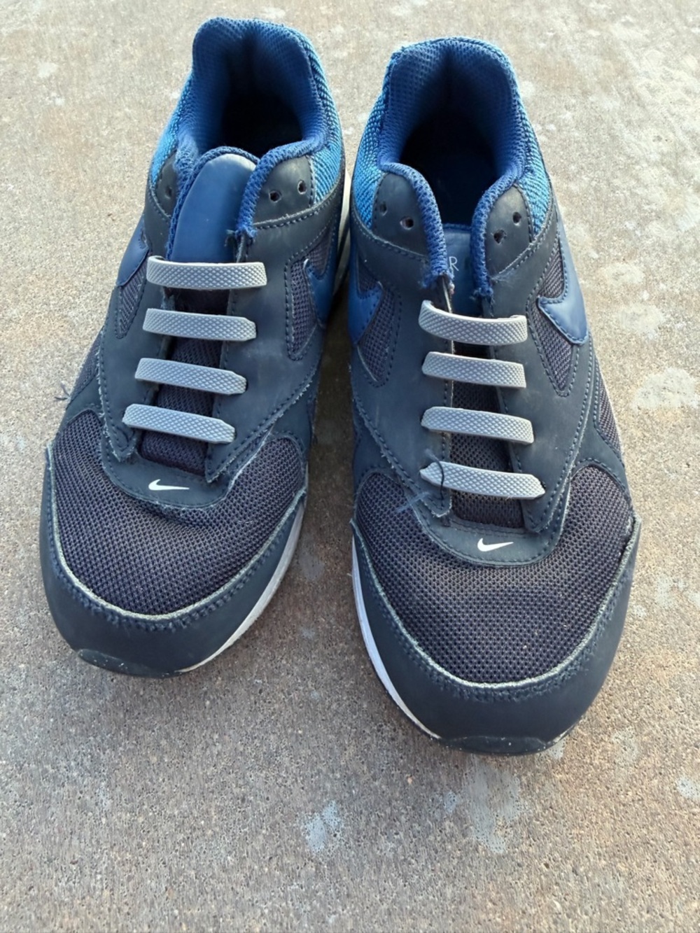 Nike Air Max IVO 'Dark Obsidian Youth Kids Size 3